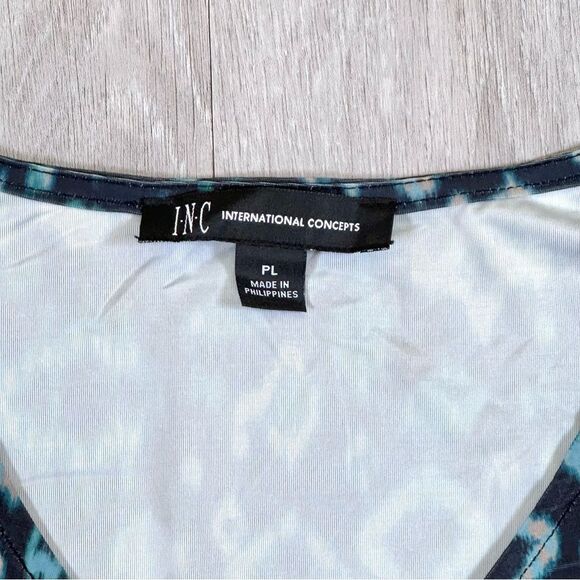 INC Women's NWT Petite Blue Geometric Print Ruched V Neck Long Sleeve Top L - Picture 3 of 7